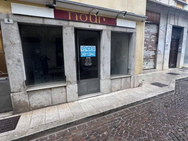 Locale Commerciale in vendita a Borgo Castello, Gorizia