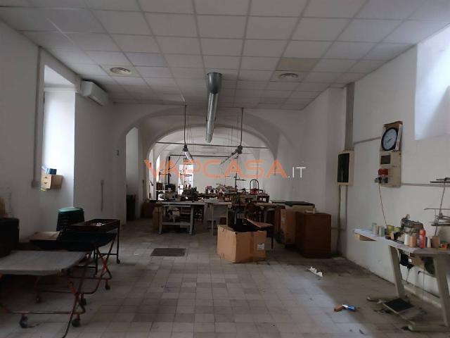 Locale Commerciale in vendita a Gorlago, Lombardia