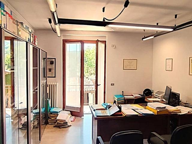 Locale Commerciale in vendita a Gorlago, Lombardia