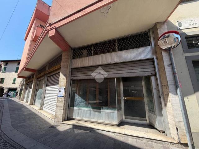 Locale Commerciale in vendita a Gorlago, Lombardia