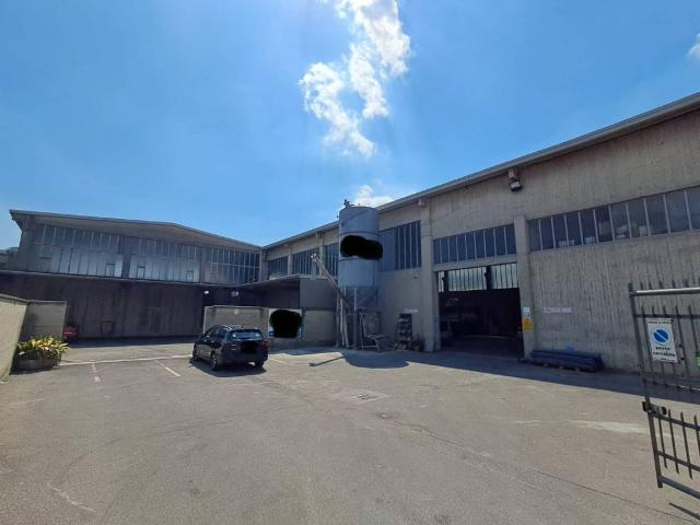 Locale Commerciale in vendita a Gorle, Lombardia