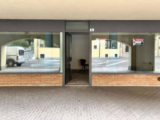 Locale Commerciale in vendita a Gorle, Lombardia