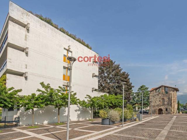 Locale Commerciale in vendita a Gorle, Lombardia