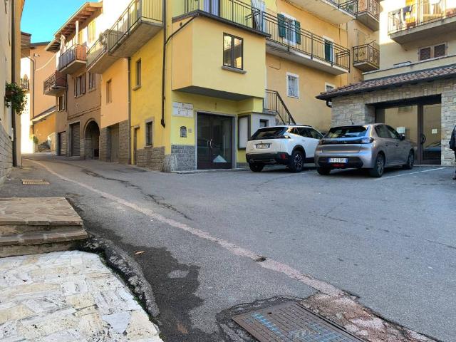 Locale Commerciale in vendita a Gorno, Lombardia