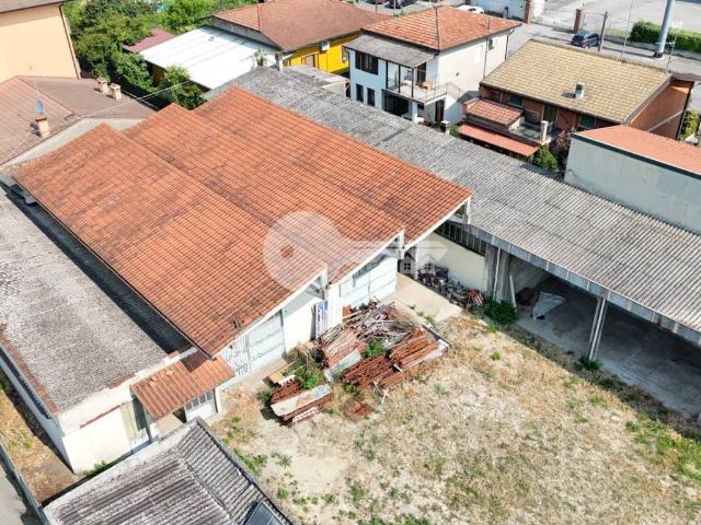 Locale Commerciale in vendita a Gottolengo, Lombardia