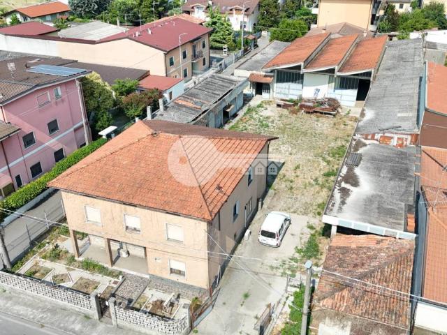 Locale Commerciale in vendita a Gottolengo, Brescia