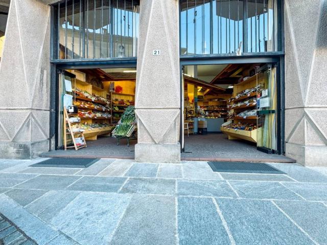 Locale Commerciale in vendita a Piemonte, Novara