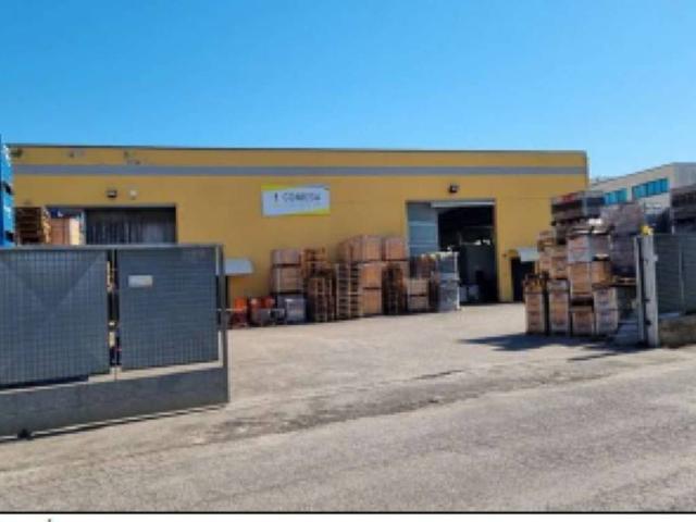 Locale Commerciale in vendita a Marche, Pesaro E Urbino