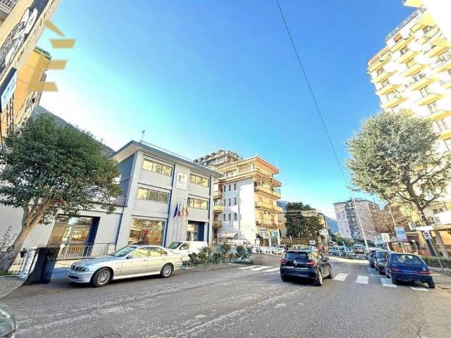 Locale Commerciale in vendita a Gragnano, Campania