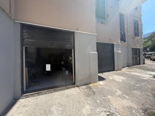 Locale Commerciale in vendita a Sigliano, Gragnano