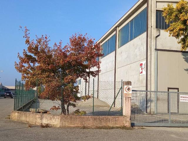 Locale Commerciale in vendita a Gragnano Trebbiense, Reggio Emilia