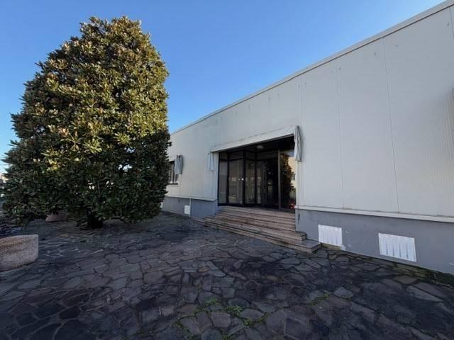 Locale Commerciale in vendita a Unione Terre di Pianura, Granarolo Dell'emilia