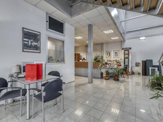 Locale Commerciale in vendita a Unione Terre di Pianura, Granarolo Dell'emilia