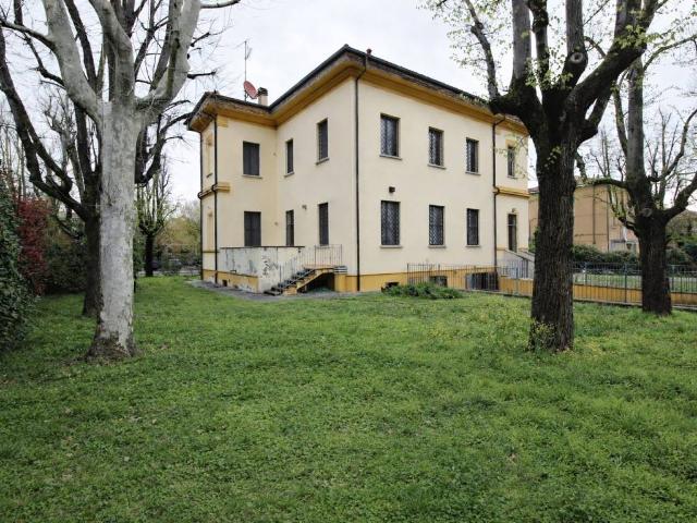 Locale Commerciale in vendita a Unione Terre di Pianura, Granarolo Dell'emilia