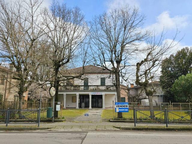Locale Commerciale in vendita a Granze, Veneto