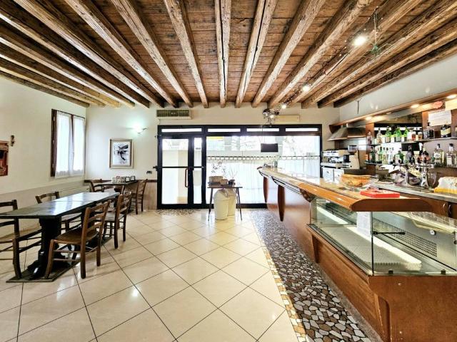 Locale Commerciale in vendita a Granze, Padova