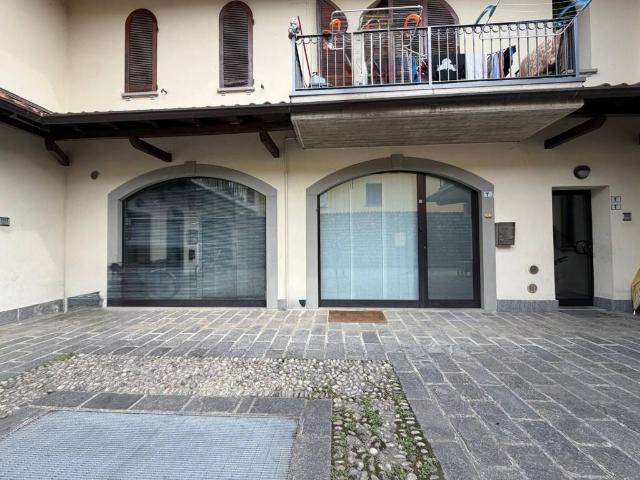 Locale Commerciale in vendita a Grassobbio, Lombardia