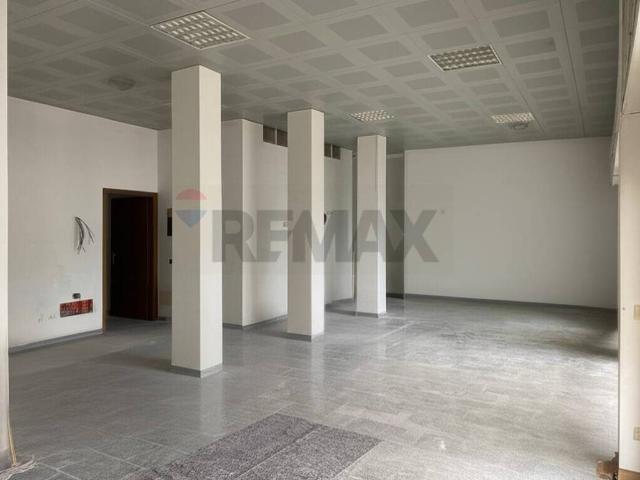 Locale Commerciale in vendita a Gravedona ed Uniti, Gravedona