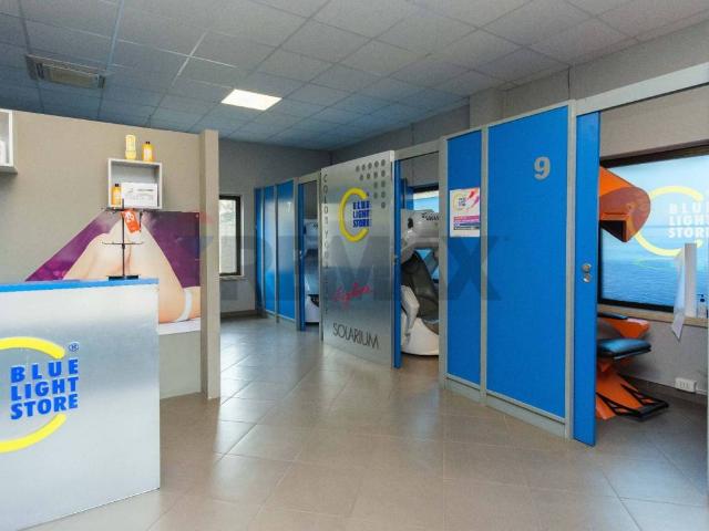 Locale Commerciale in vendita a Gravina Di Catania, Sicilia