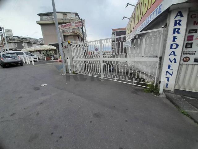 Locale Commerciale in vendita a Gravina Di Catania, Sicilia