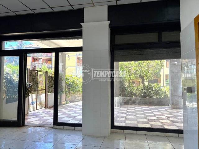 Locale Commerciale in vendita a San Paolo, Gravina Di Catania