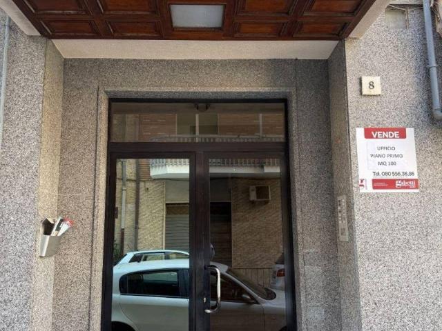 Locale Commerciale in vendita a Puglia, Bari