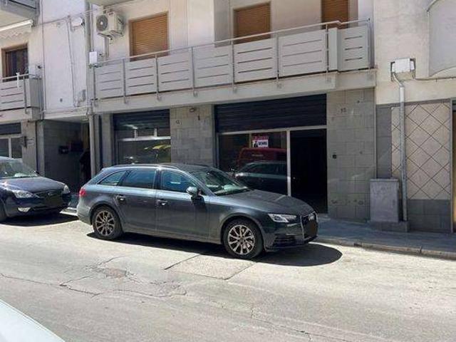 Locale Commerciale in vendita a Puglia, Bari