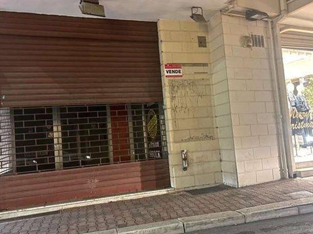 Locale Commerciale in vendita a Puglia, Bari