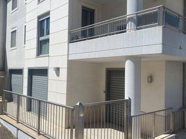 Locale Commerciale in vendita a Puglia, Bari