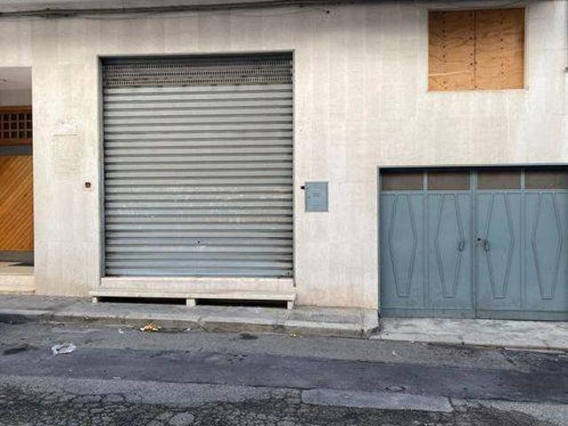 Locale Commerciale in vendita a Puglia, Bari