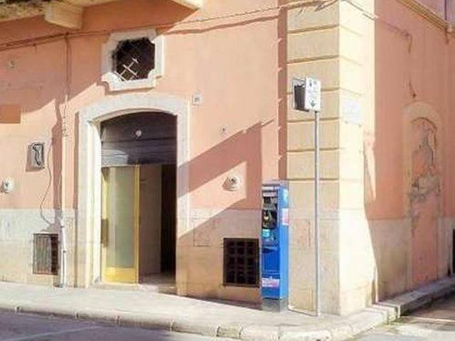 Locale Commerciale in vendita a Puglia, Bari