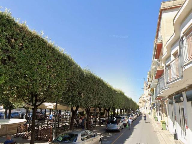 Locale Commerciale in vendita a Puglia, Bari