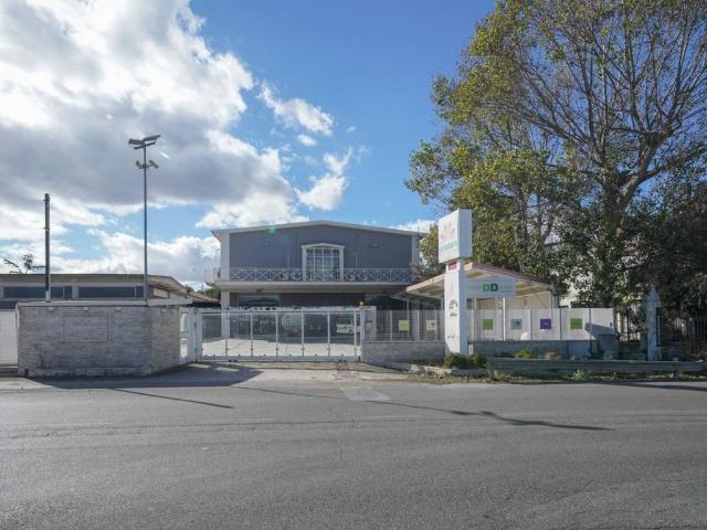 Locale Commerciale in vendita a Puglia, Bari