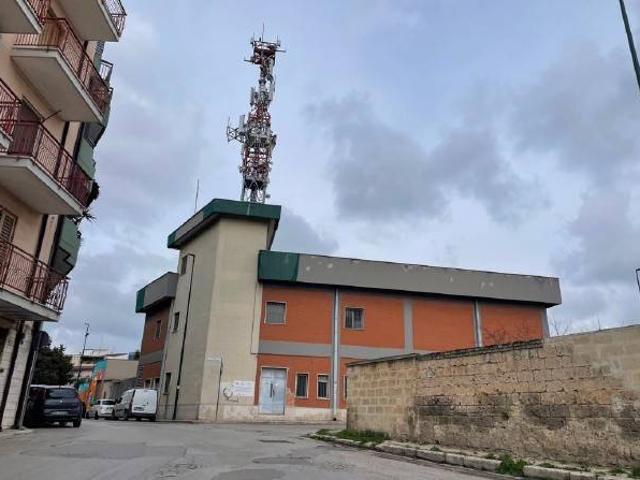 Locale Commerciale in vendita a Puglia, Bari