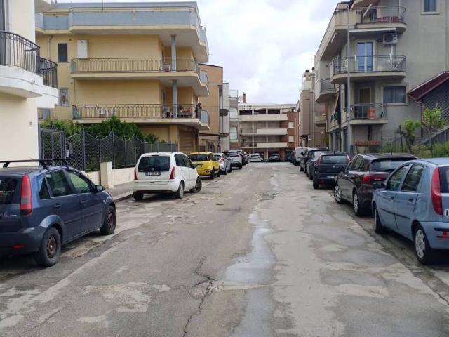 Locale Commerciale in vendita a Puglia, Bari