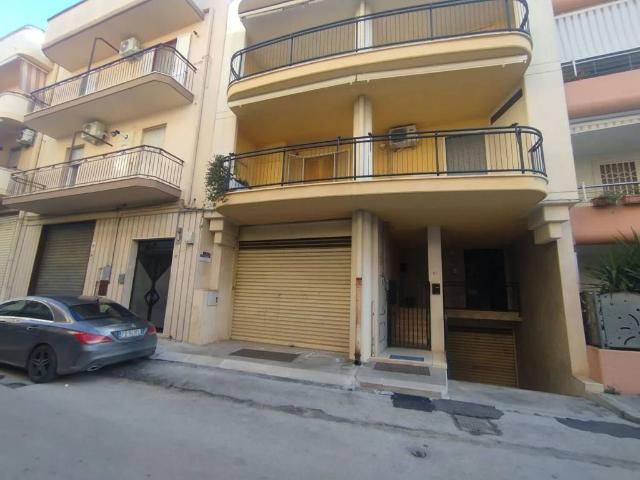 Locale Commerciale in vendita a Puglia, Bari