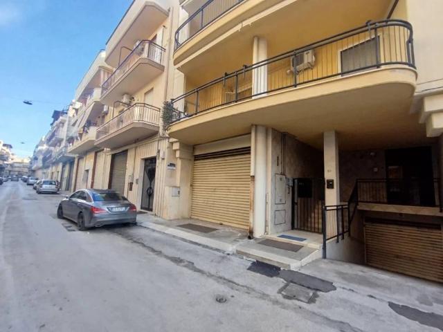 Locale Commerciale in vendita a Puglia, Bari