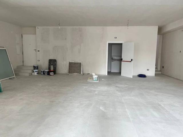 Locale Commerciale in vendita a Puglia, Bari