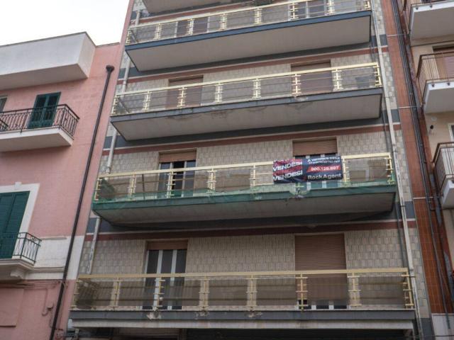 Locale Commerciale in vendita a Puglia, Bari