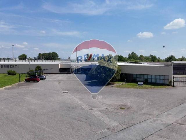 Locale Commerciale in vendita a Piemonte, Vercelli