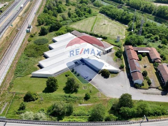 Locale Commerciale in vendita a Piemonte, Vercelli