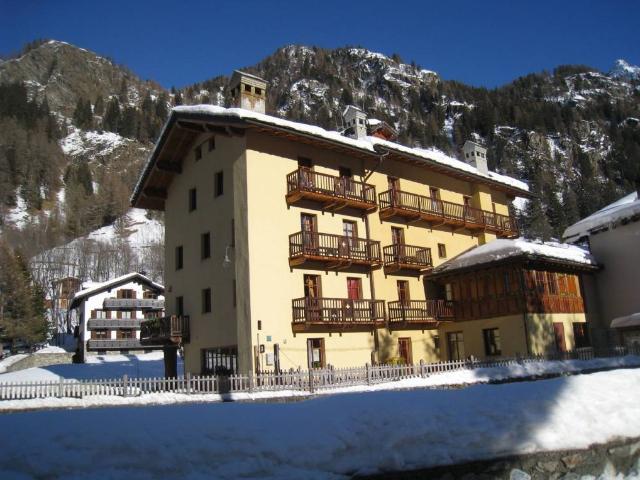 Locale Commerciale in vendita a Gressoney Saint Jean, Aosta