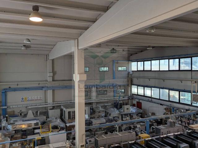 Locale Commerciale in vendita a Grezzago, Lombardia