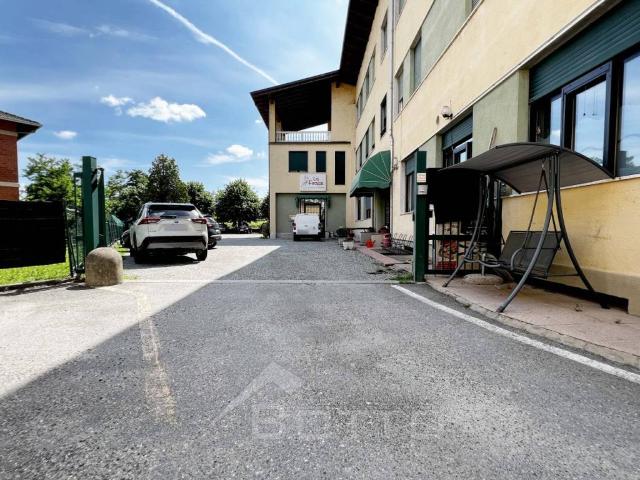 Locale Commerciale in vendita a Piemonte, Novara