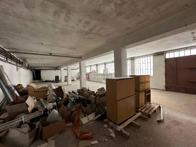 Locale Commerciale in vendita a Piemonte, Novara