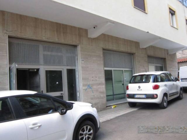 Locale Commerciale in vendita a Calabria, Cosenza