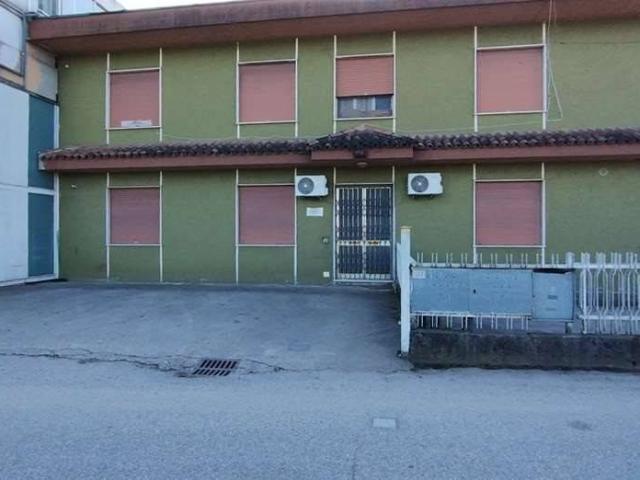 Locale Commerciale in vendita a Grisignano Di Zocco, Veneto