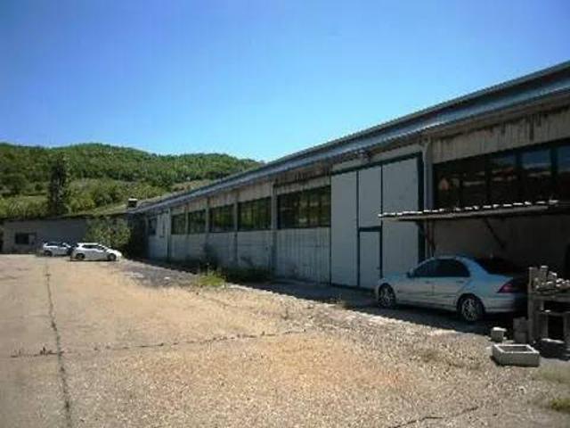 Locale Commerciale in vendita a Veggio, Grizzana Morandi