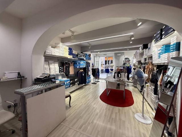 Locale Commerciale in vendita a Centro, Monte Argentario