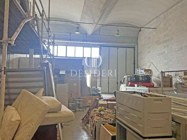 Locale Commerciale in vendita a Area artigianale Senese, Grosseto